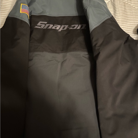 Men's Black and Gray Softshell Jacket - Picture 2 of 2